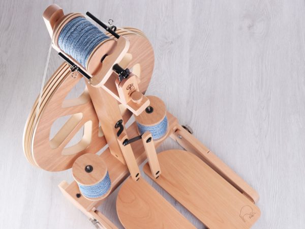 Ashford Spinning Wheel Kiwi 3 with folding treadles, Natural finish - Image 4